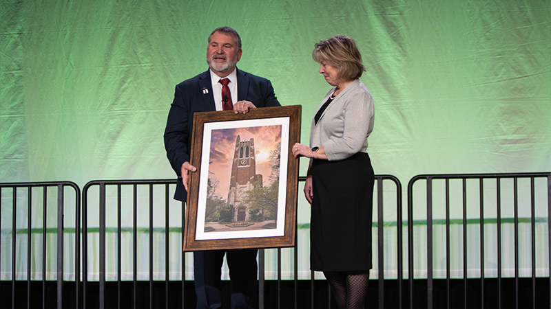 Presidential Volunteer of the Year award winner Lynda Horning on stage with President Bednarski at the 2023 MFB State Annual Meeting