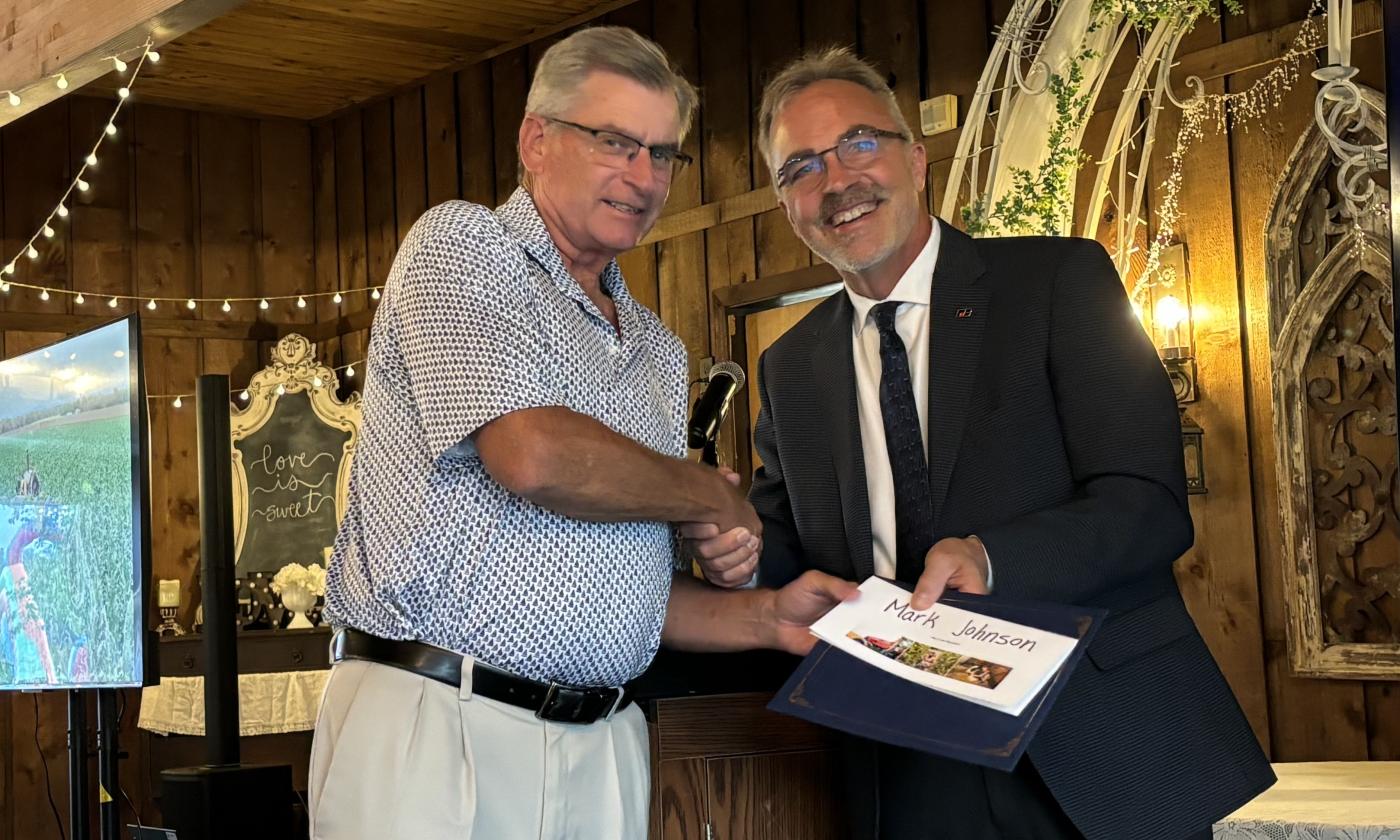 Key Club winner Mark Johnson with MFB Director Jeff Sandborn.