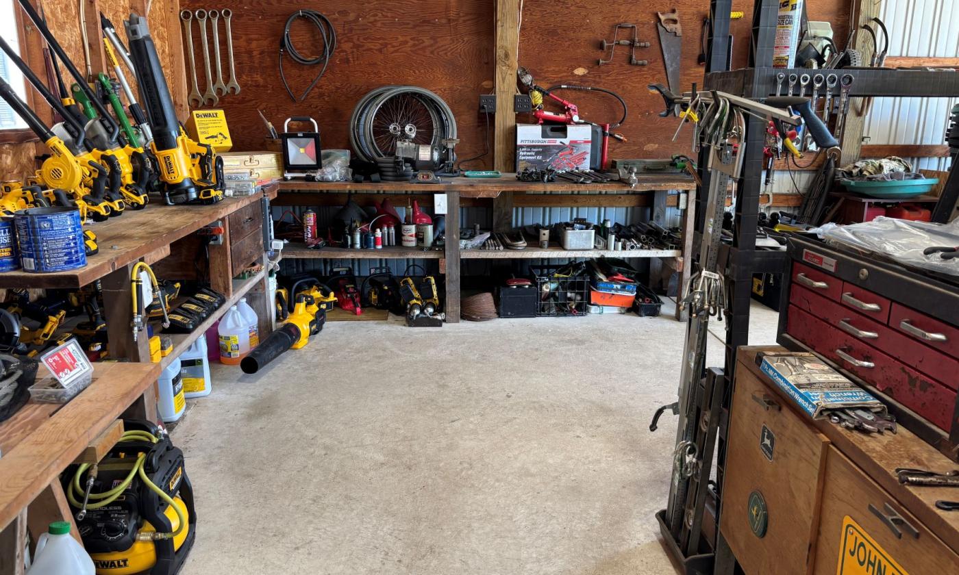Wide aisles in the workshop make it easy to maneuver.