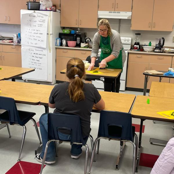Ag Educator of the Year award winner Kelli Rau teaching a classroom full of children.